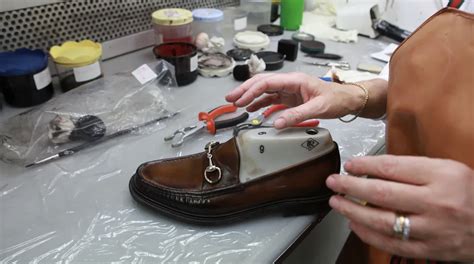 Gucci expands manufacturing in Italy with the footwear production .